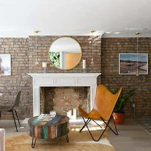  アパートホテル Bond Townhouse